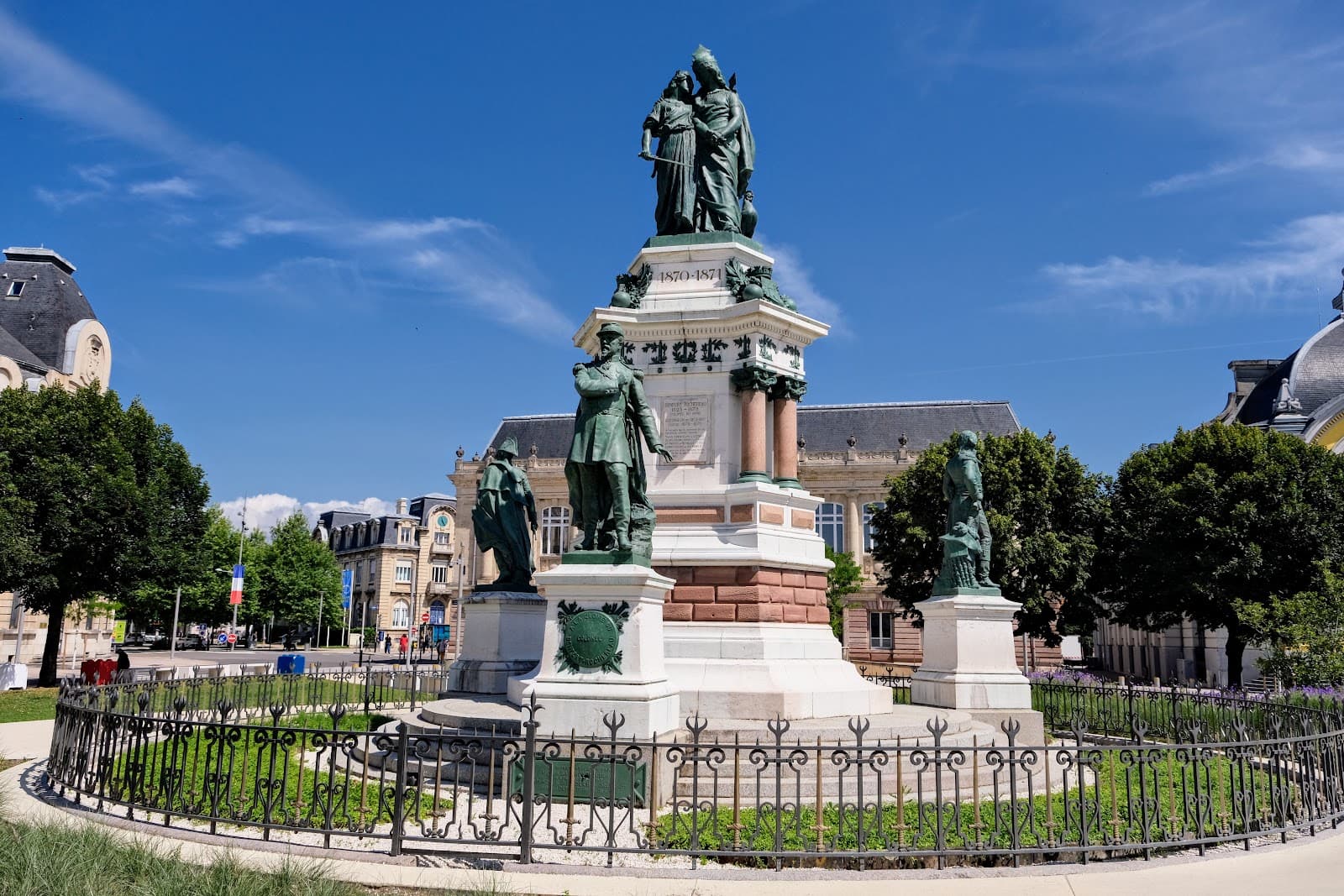 Monument des Trois Sièges - Image 1