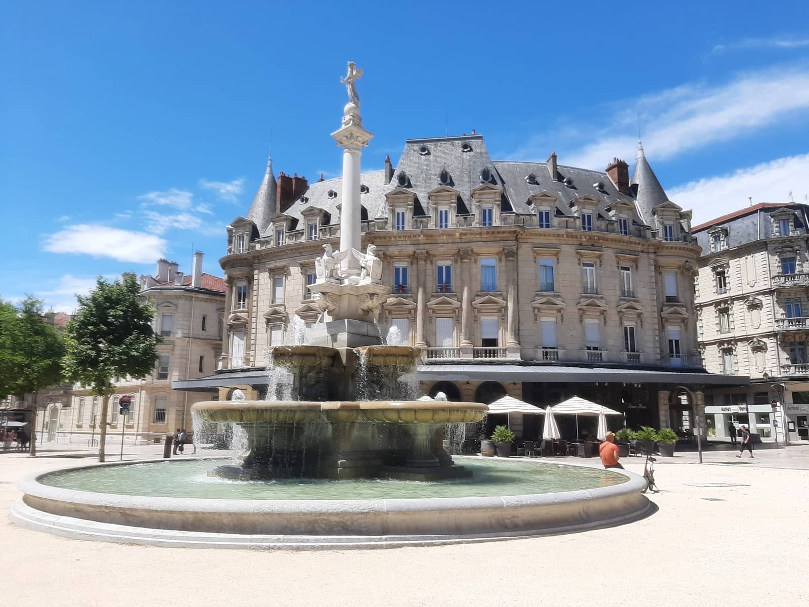 Boulevards de Valence Stroll