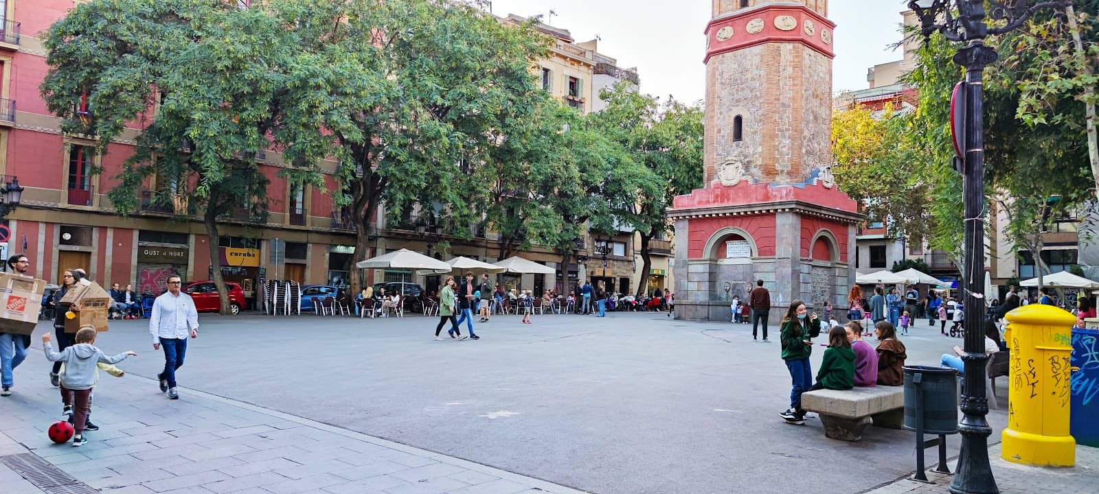 Charming Boutiques & Cafes