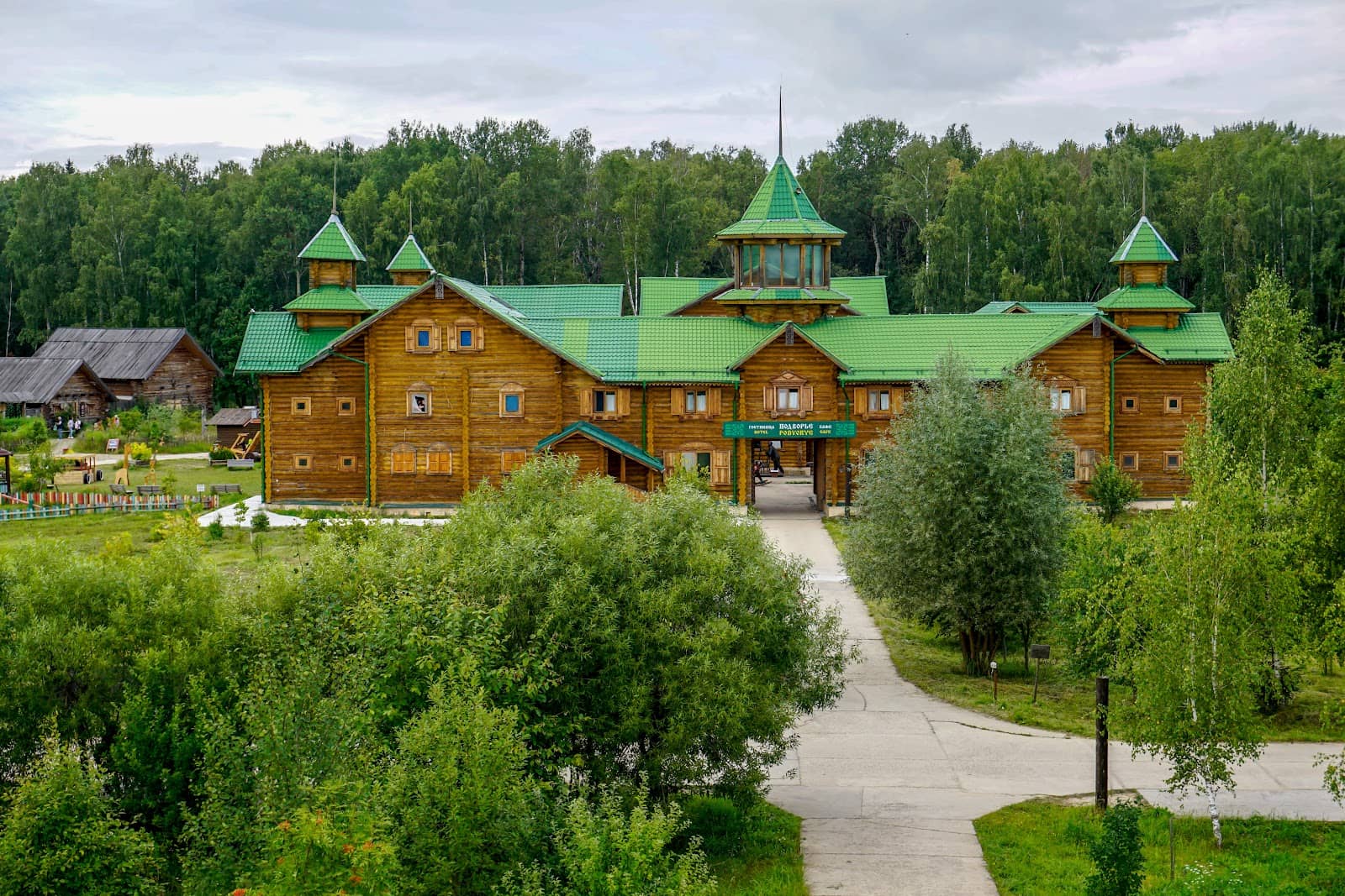 Themed Hotels & Cafes