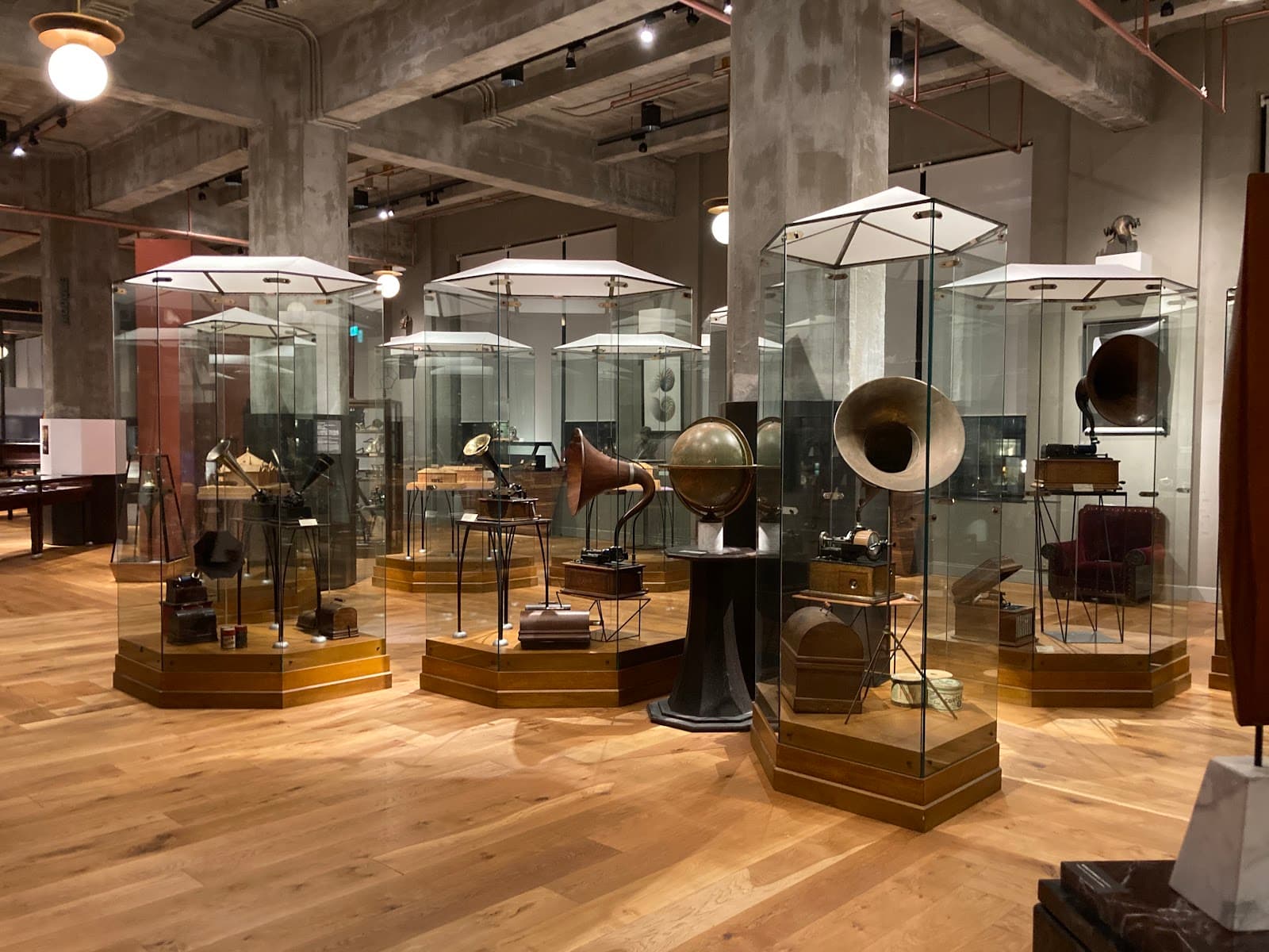 Intermediatheque - Image 1