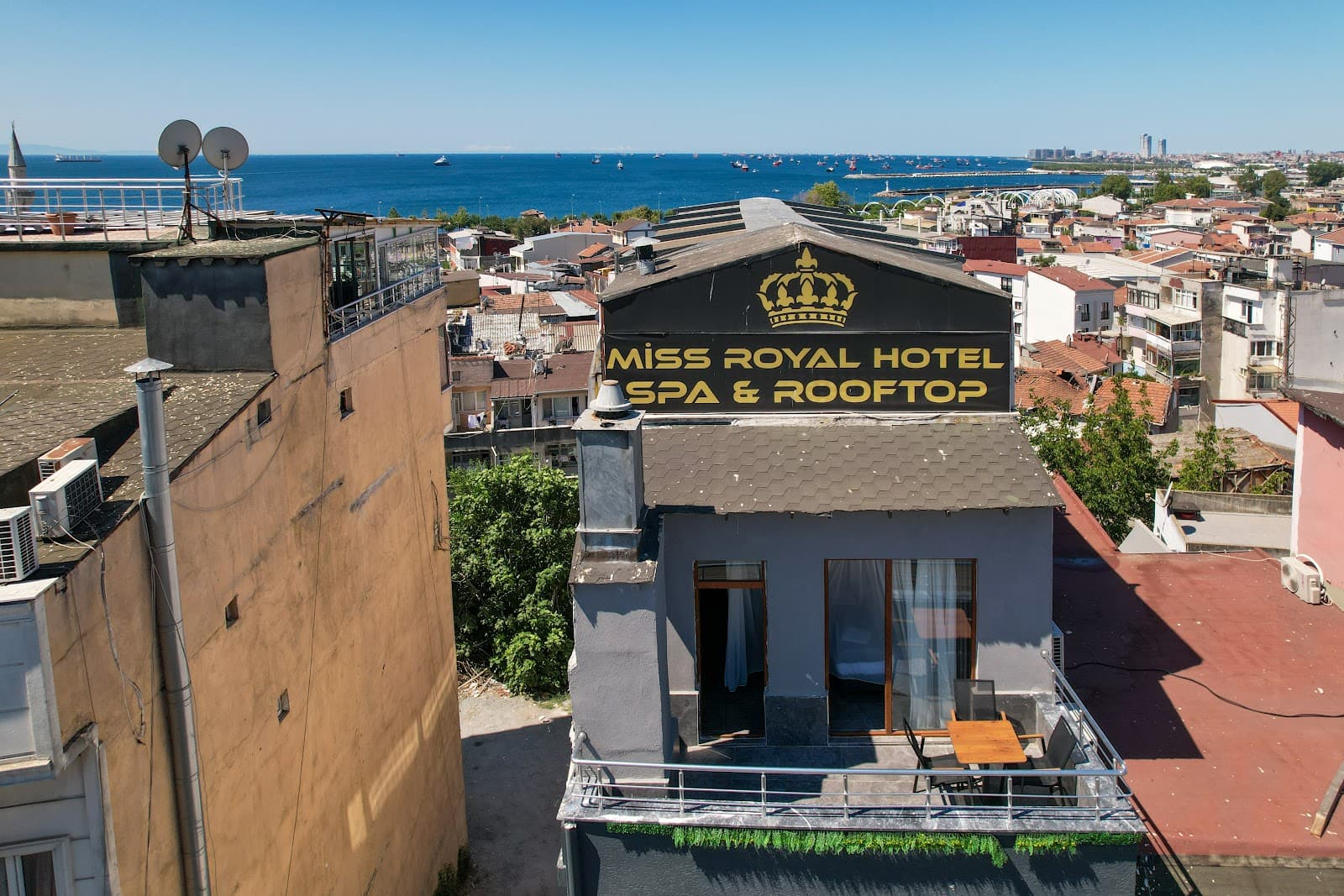 Miss Royal Hotel - Image 1