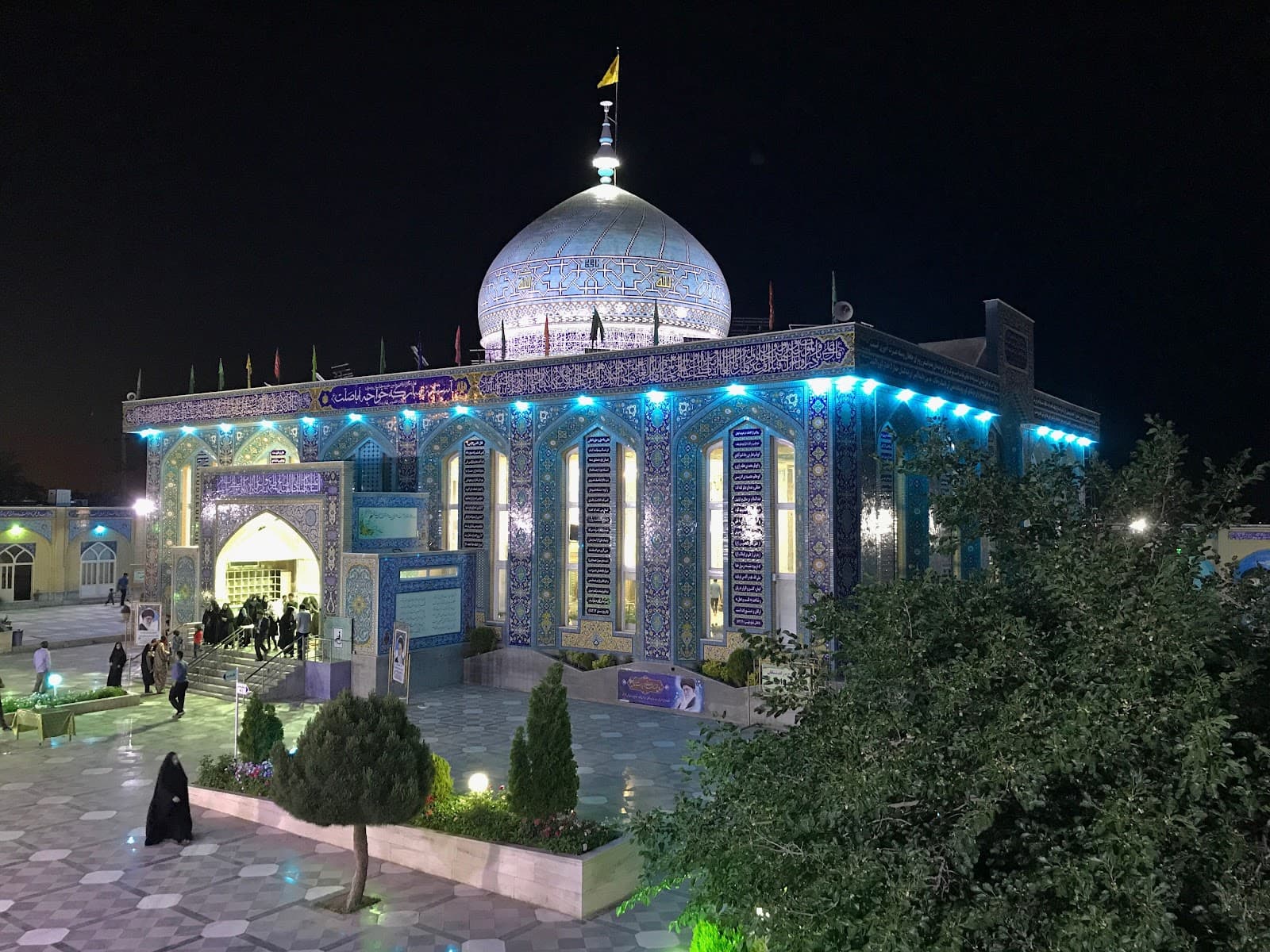 Khajeh Abasalt Mausoleum - Image 1
