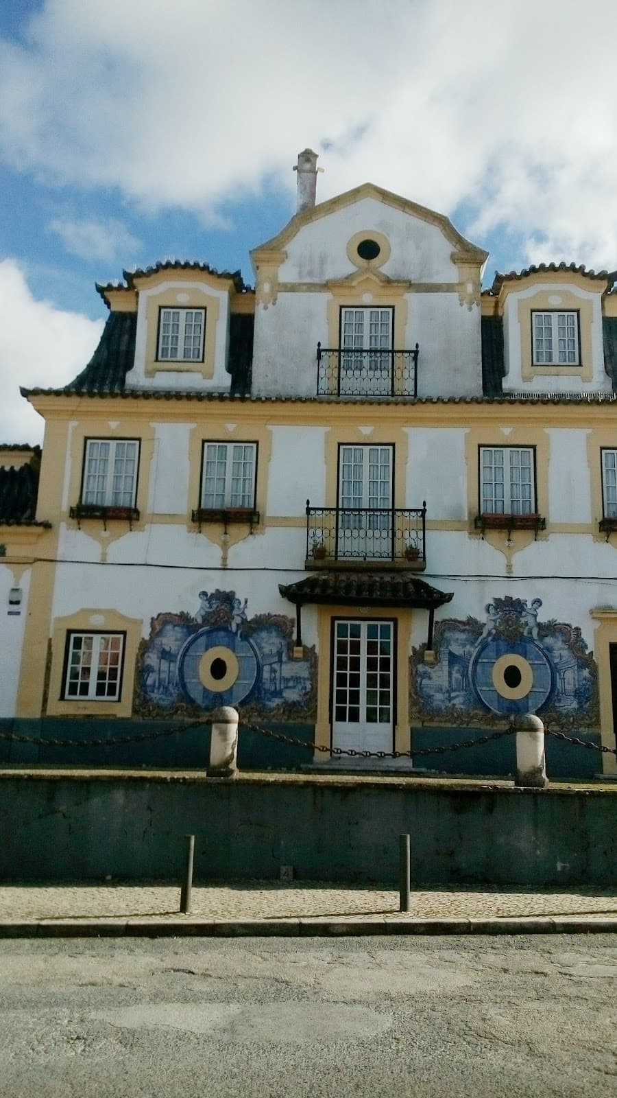 Vila Nogueira de Azeitão - Image 1