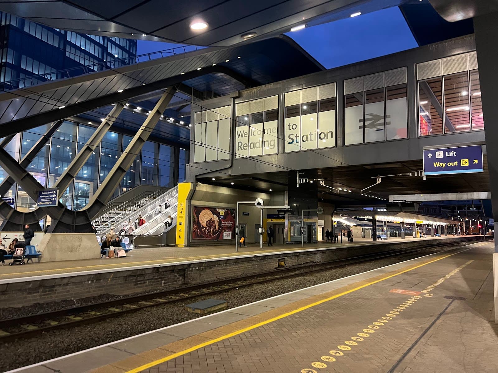Reading Railway Station - Image 1