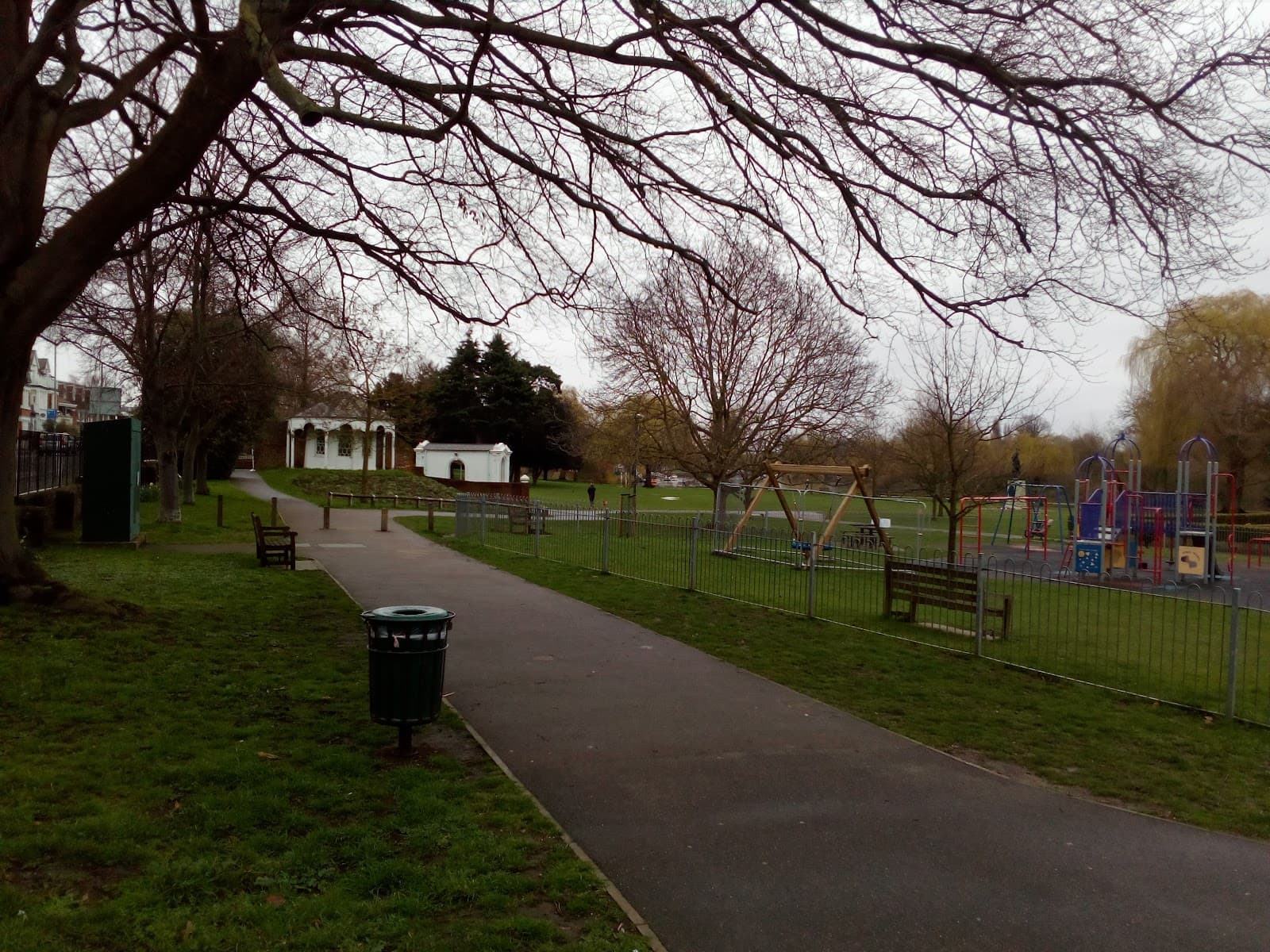 Radnor Gardens Twickenham - Image 1