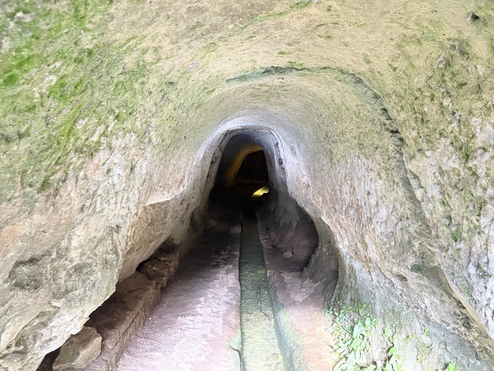 Gallo-Roman Aqueduct (Vénérand arches) - Image 1