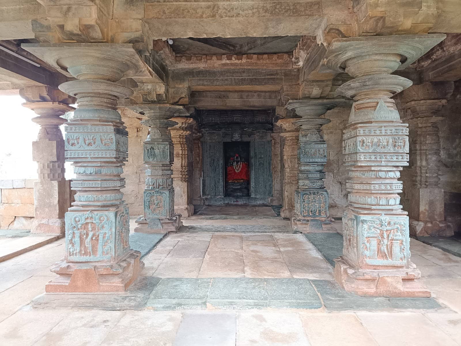 Tranquil Greenery and Ambiance