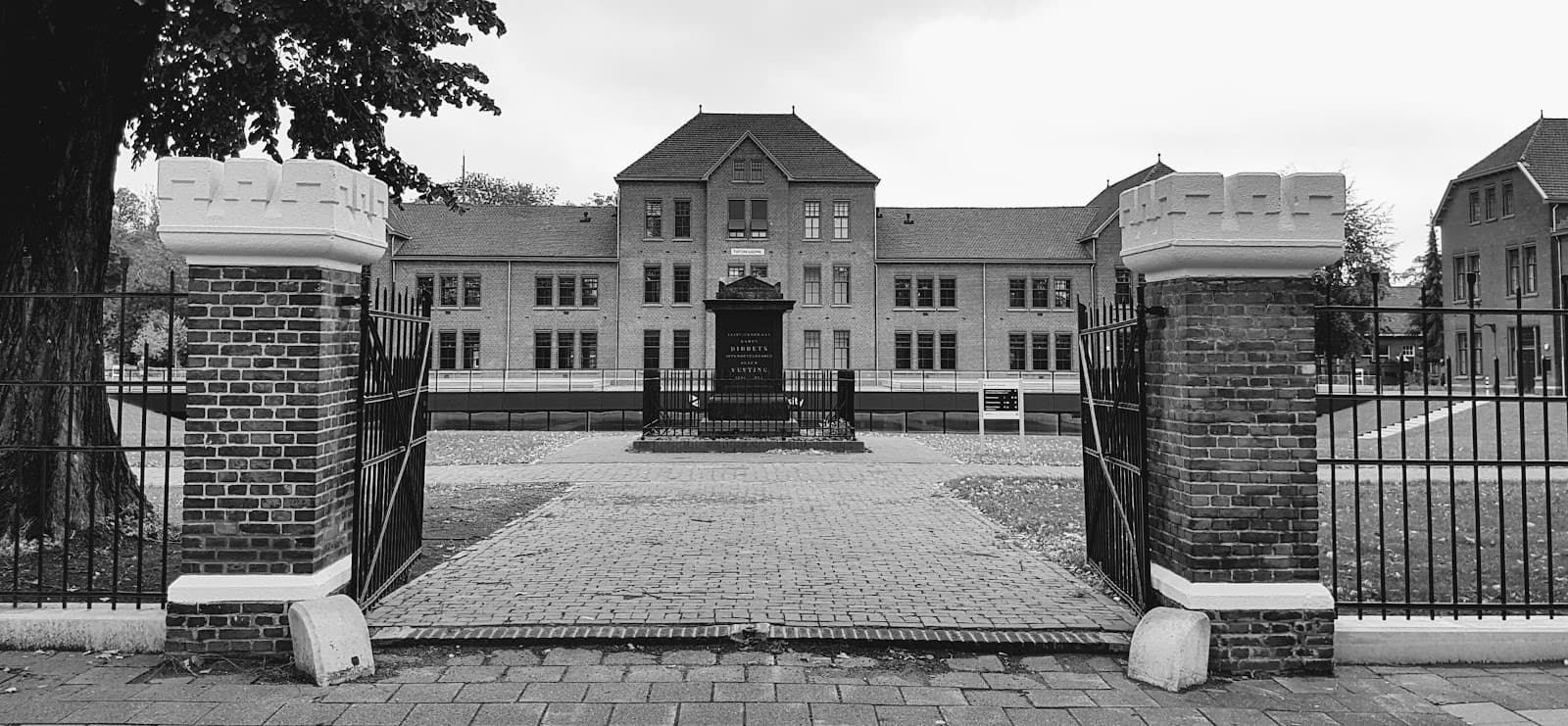 Tapijnkazerne Park - Image 1