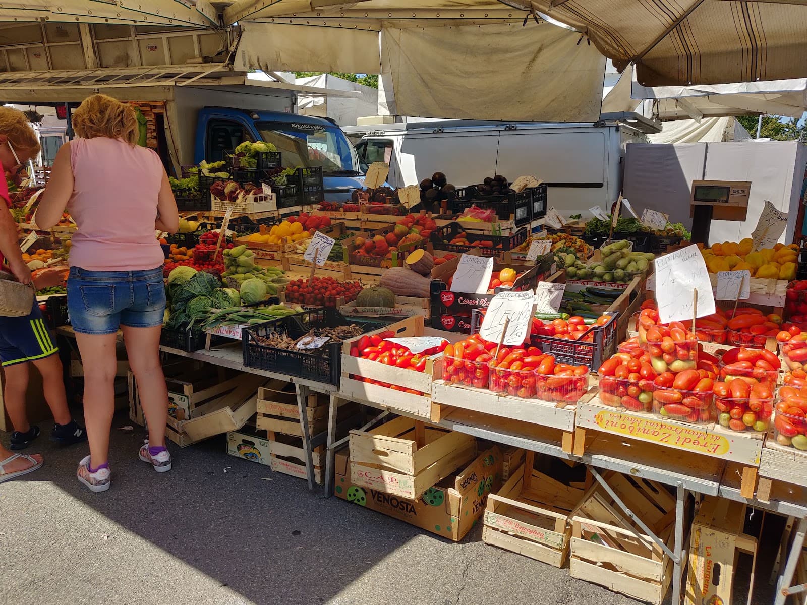 Mercato settimanale di Formigine - Image 1
