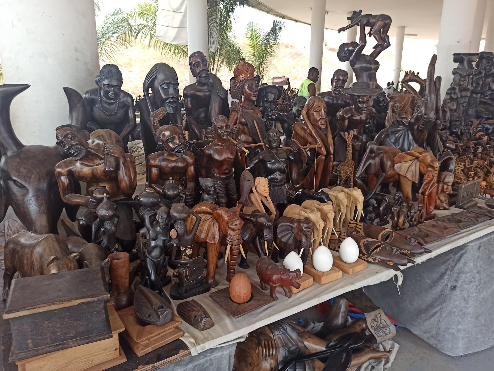 Benfica Handicraft Market - Image 1