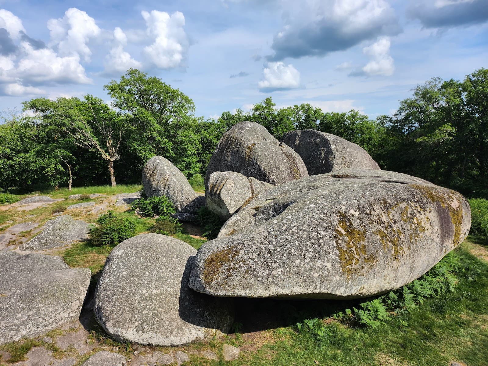 Les Pierres Jaumâtres - Image 1