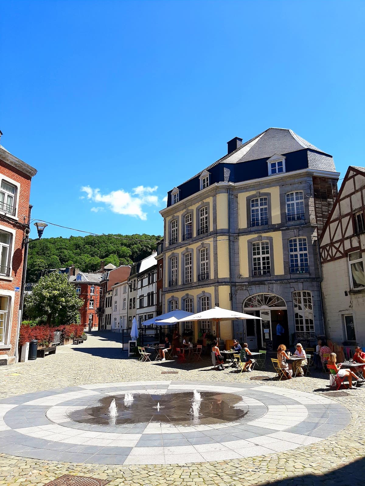 Place du Monument - Image 1