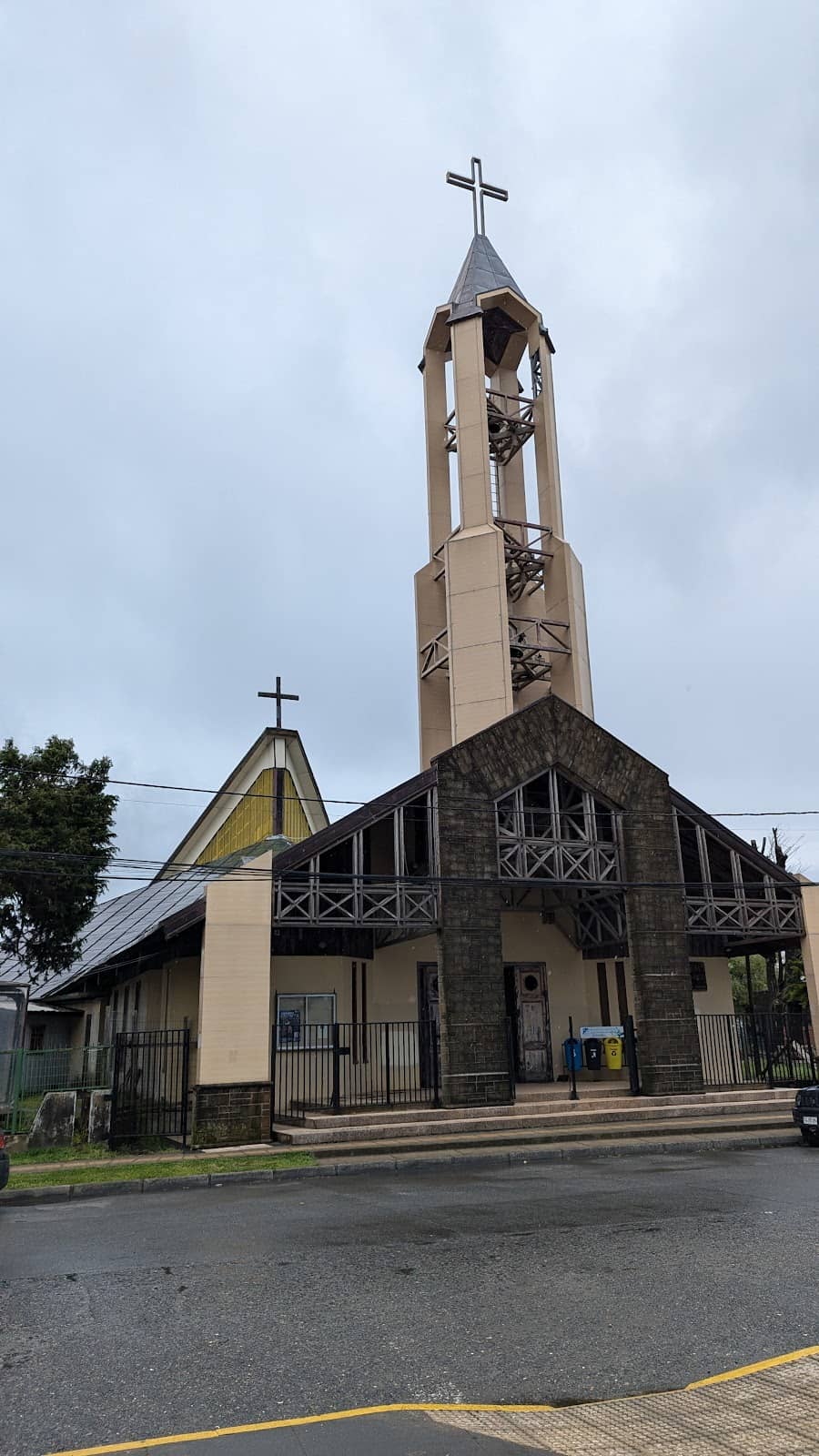 Tranquil Plaza Setting