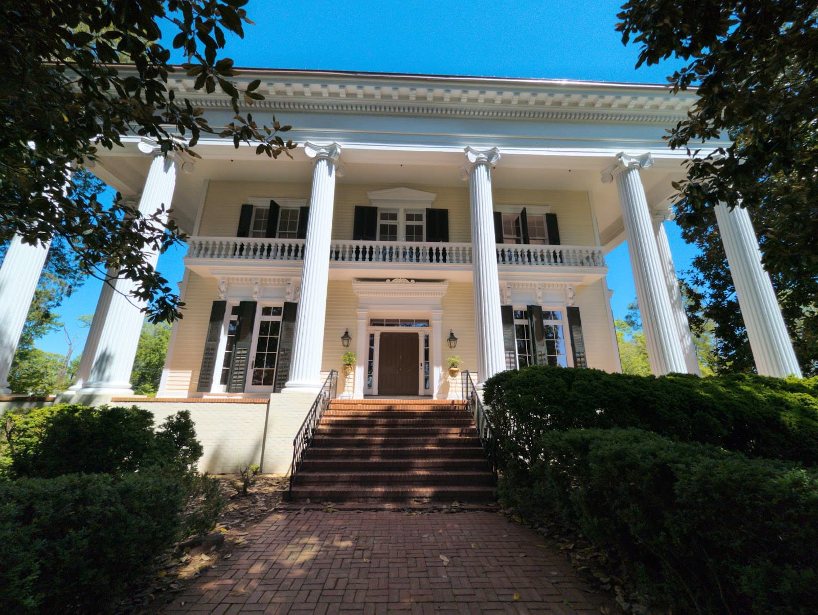 Bellevue LaGrange - Image 1