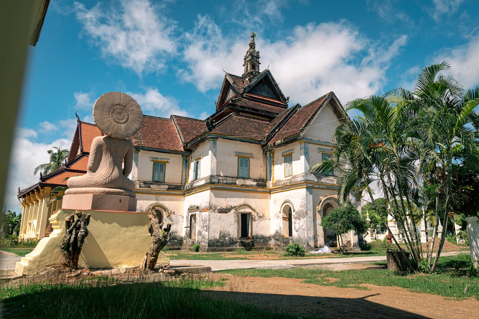 Wat Muang Kang (Champasak) - Image 1
