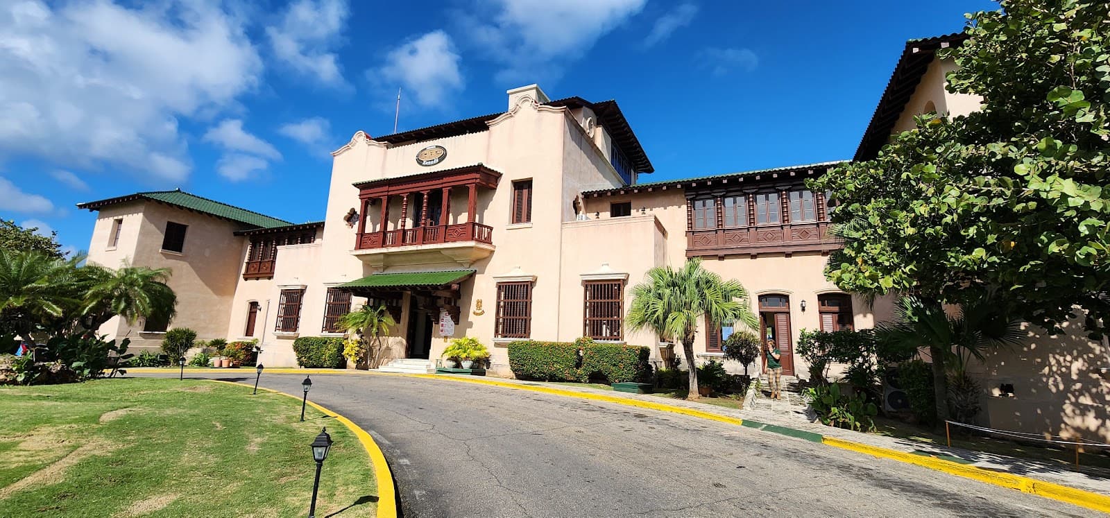 Xanadu Mansion Dupont House - Image 1