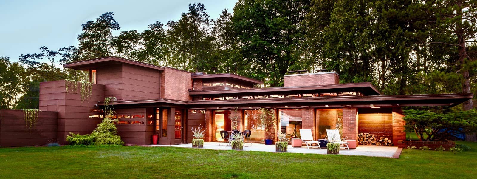 Knowledgeable and Engaging Tours