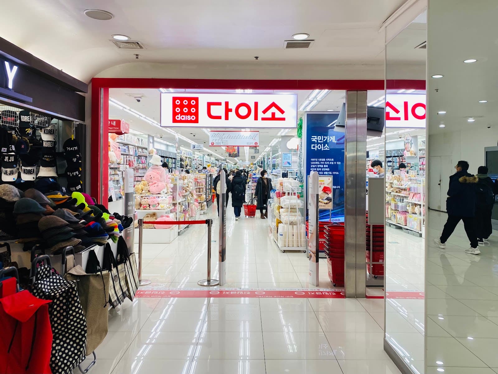 Daiso Gangnam Express Bus Terminal - Image 1