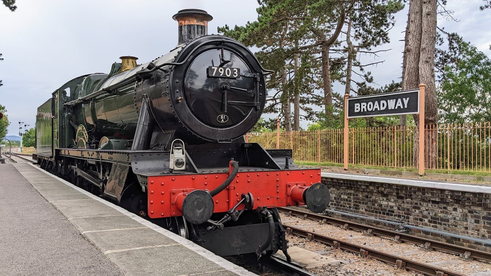 Cheltenham Racecourse Station GWSR - Image 1