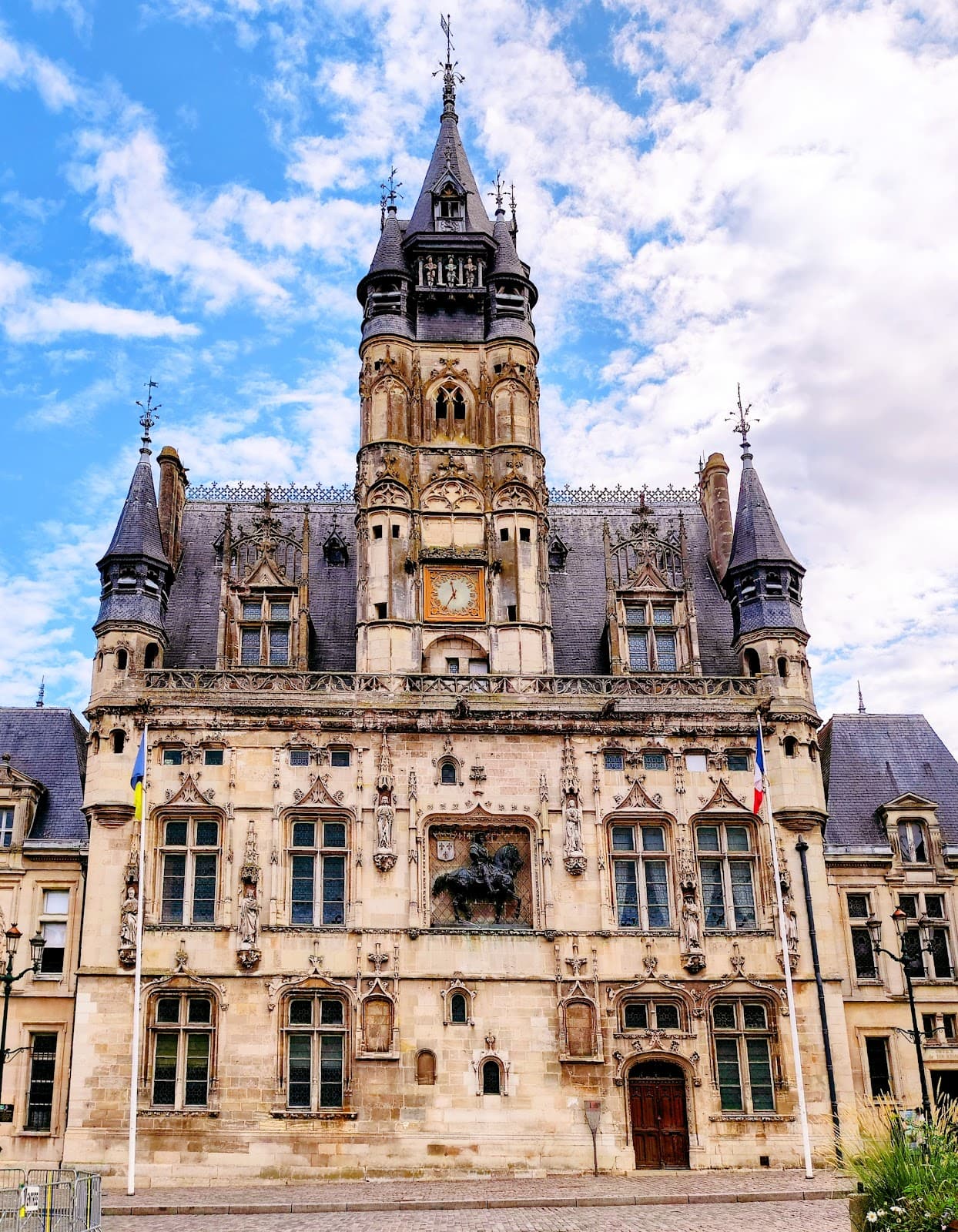 Place de l’Hôtel de Ville - Image 1