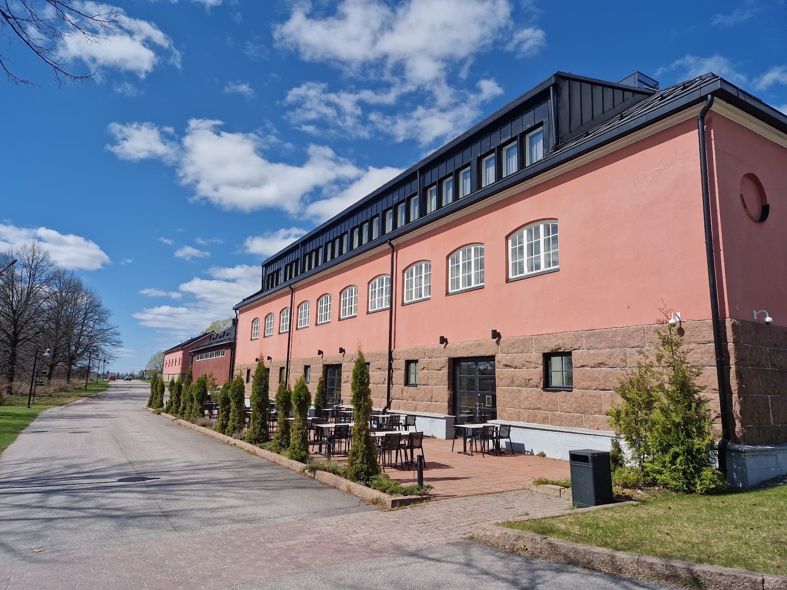 Hämeenkylä Manor Park - Image 1