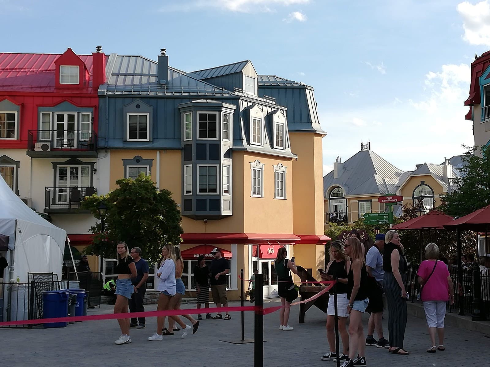 Place Saint-Bernard Mont-Tremblant - Image 1