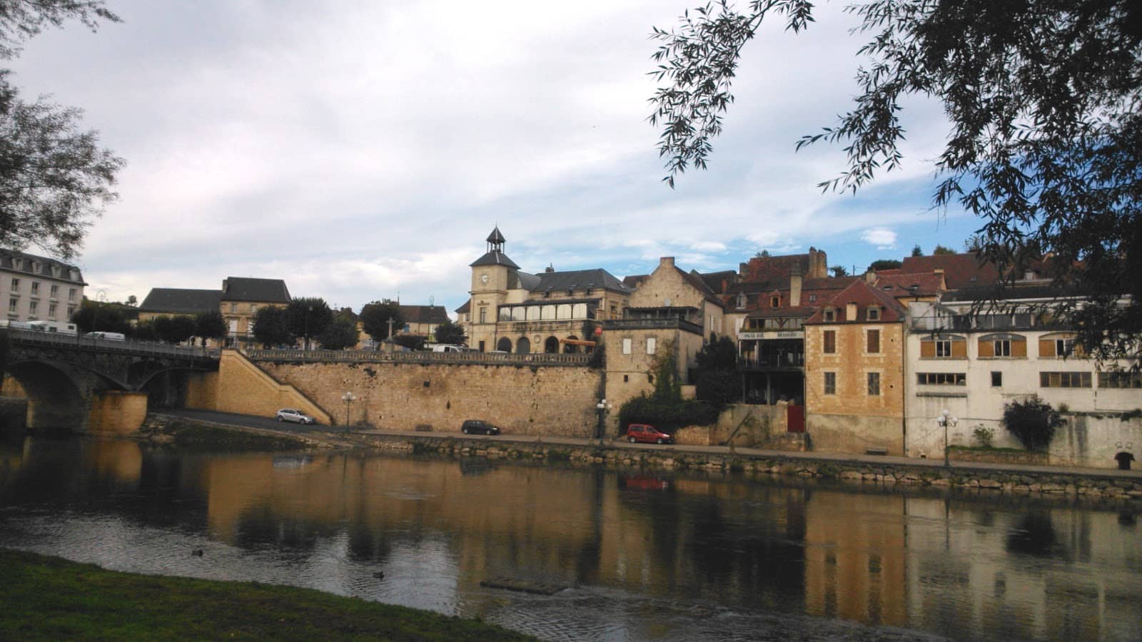 Promenade along the Vézère River