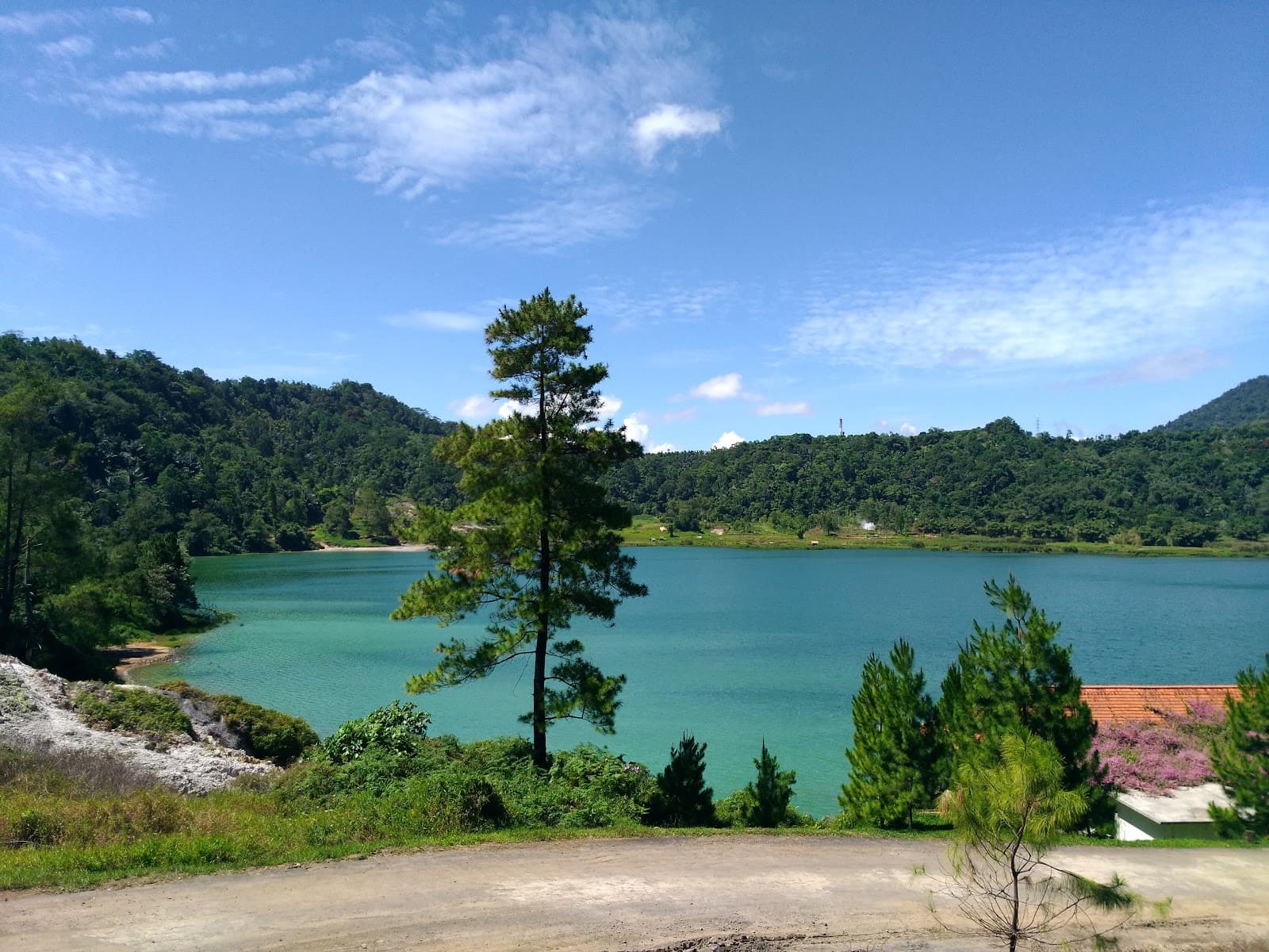 Lake Linow - Image 1