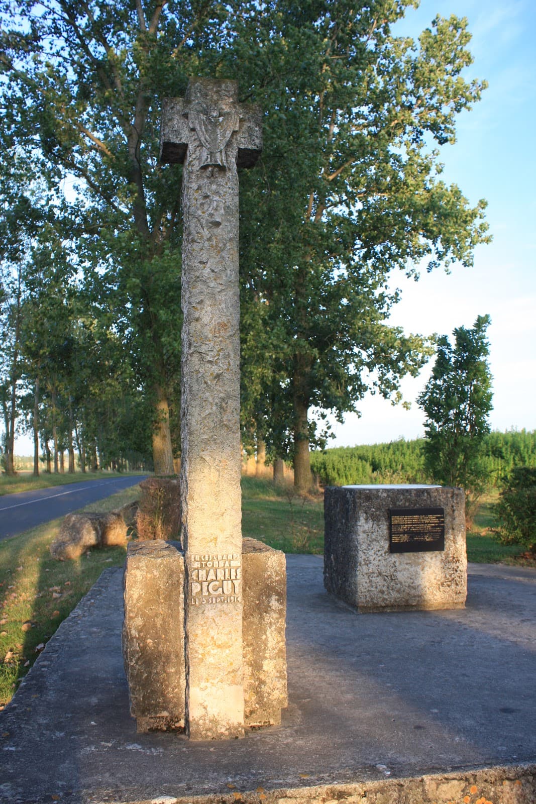 Monument Charles Péguy (Villeroy) - Image 1