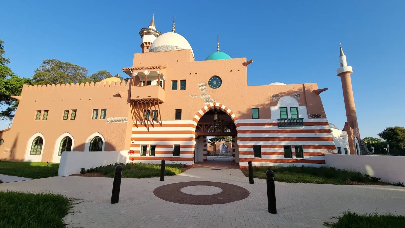 Turkish Harem-inspired Chamber of Commerce