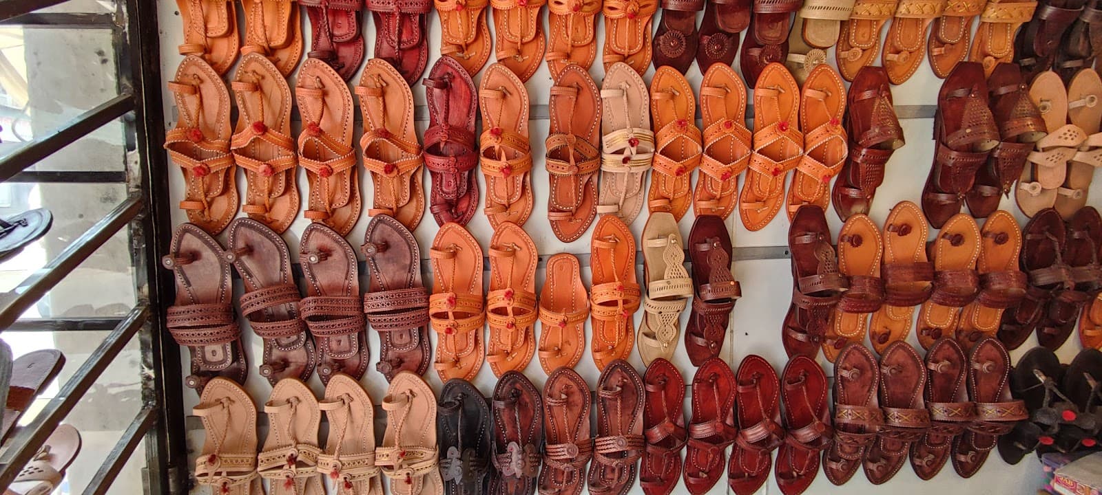 Mahadwar Road Market - Image 1