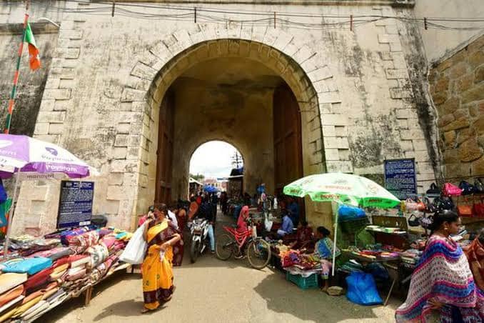 Proximity to Rock Fort