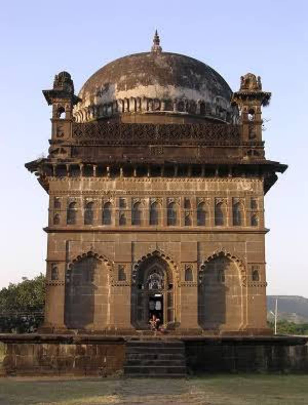 Shaikh Burhanuddin Garib Chishti Shrine