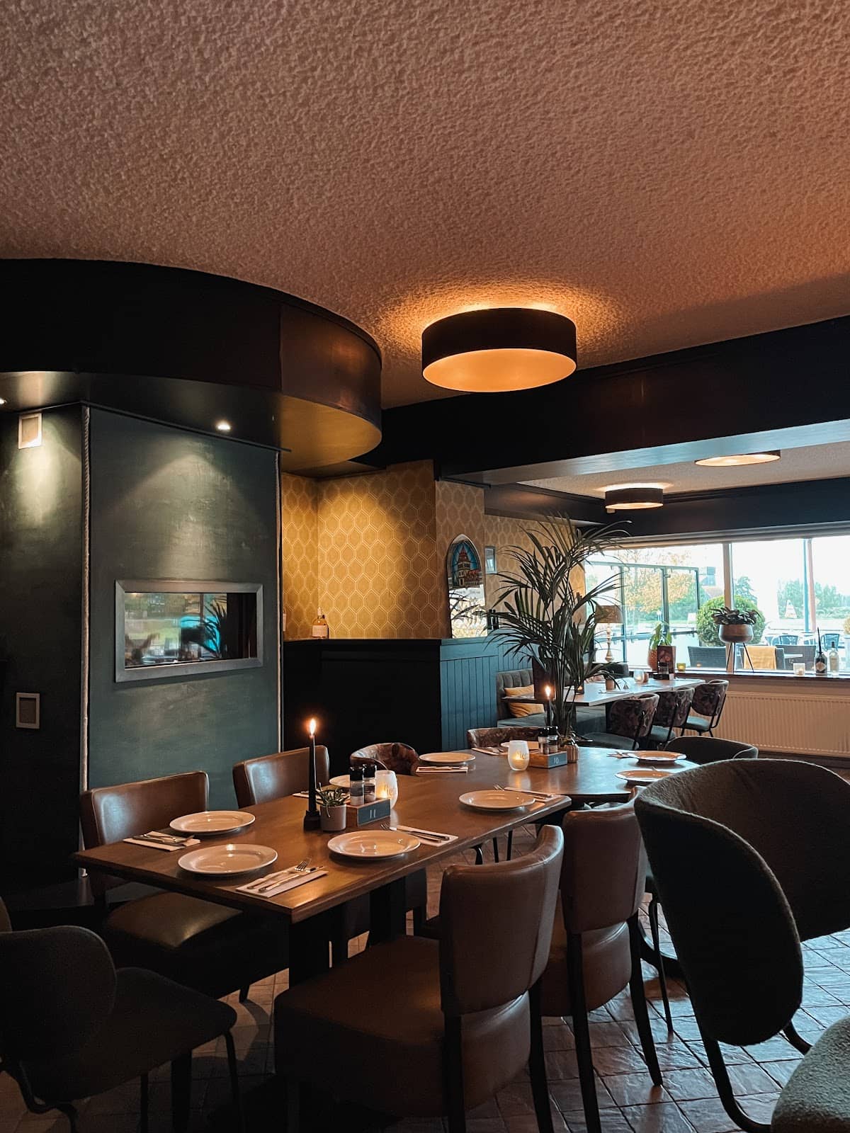 Relaxed Daytime Ambiance