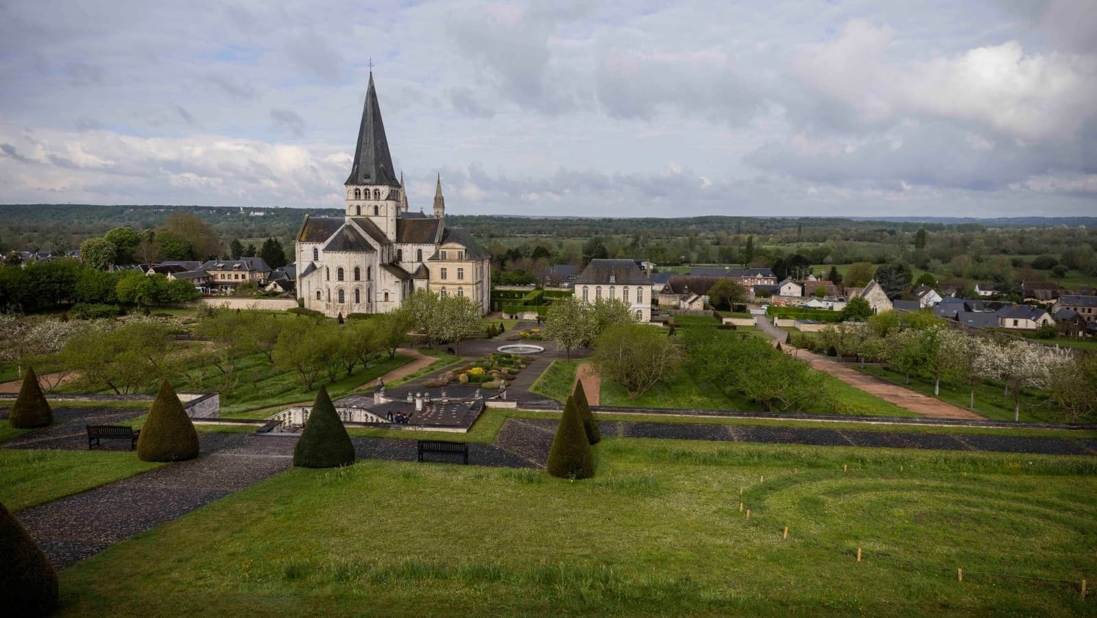 Saint-Georges de Boscherville Abbey - Image 1