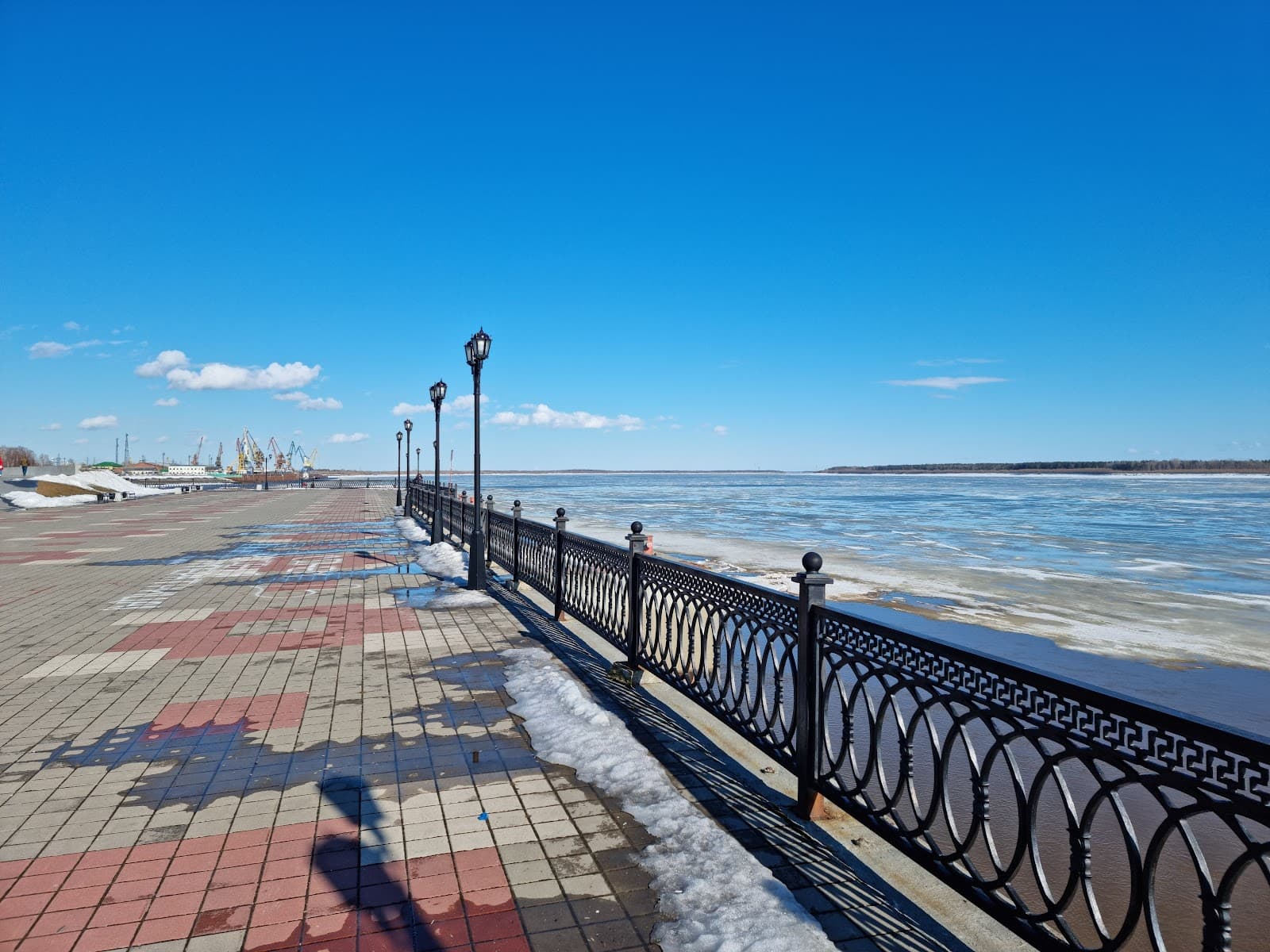 Ob River Embankment (Surgut) - Image 1