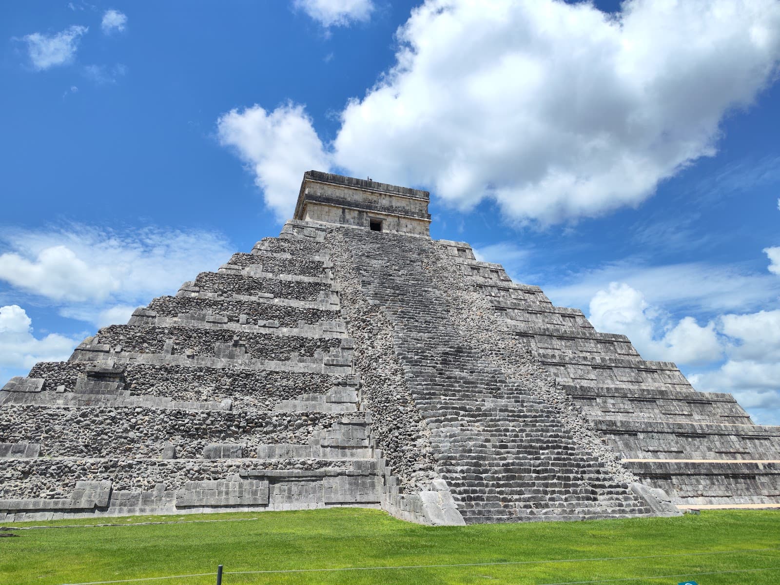 El Castillo (Chichen Itza) - Image 1