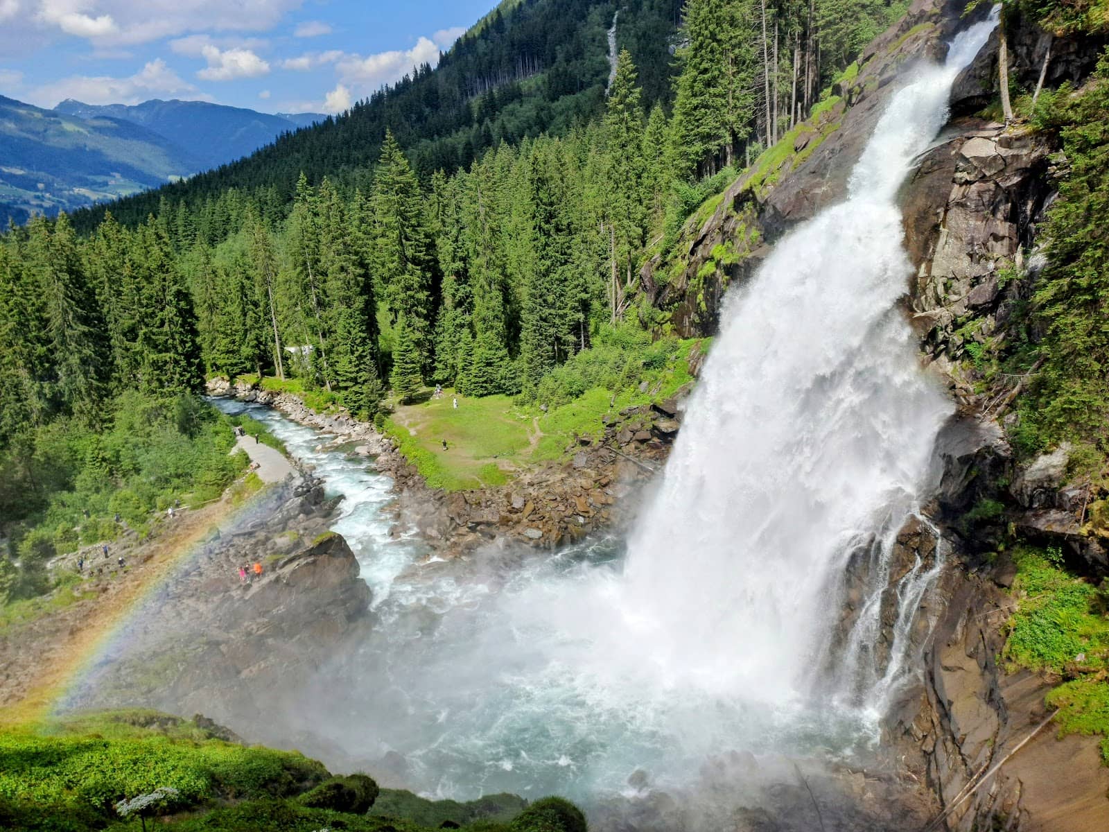 Scenic Mountain Lodge