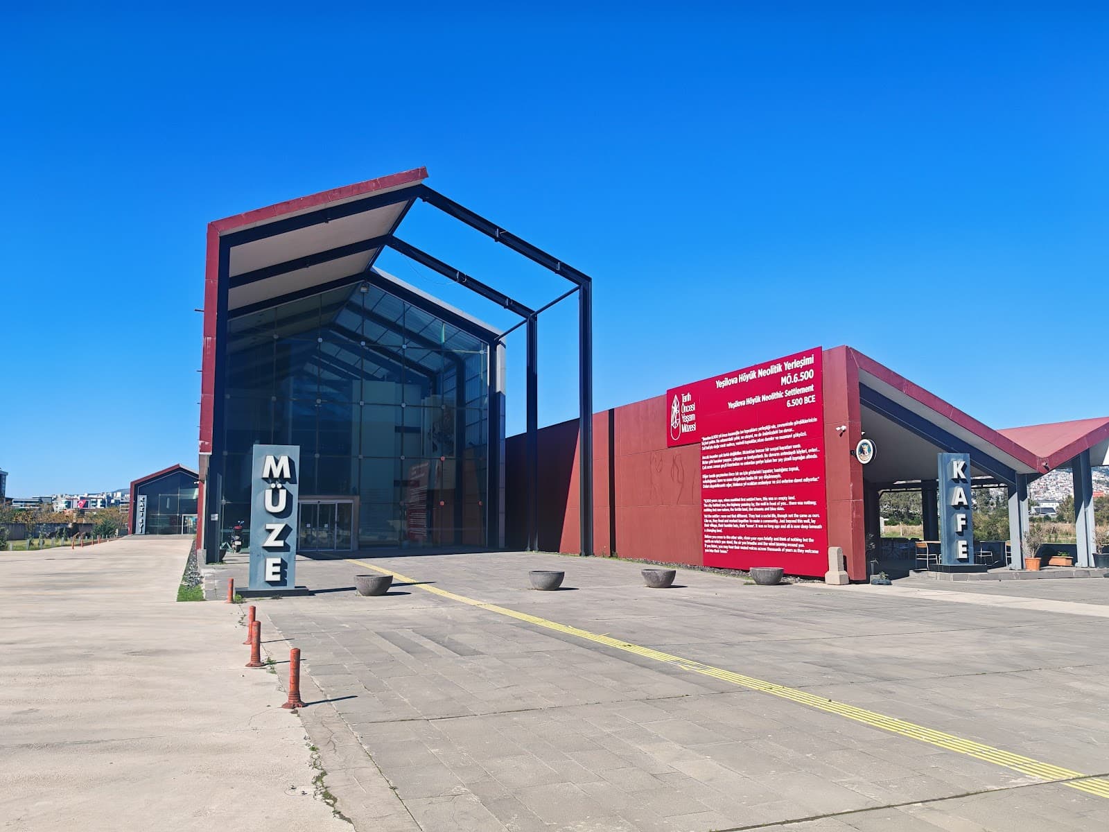 Yeşilova Mound Visitor Center - Image 1