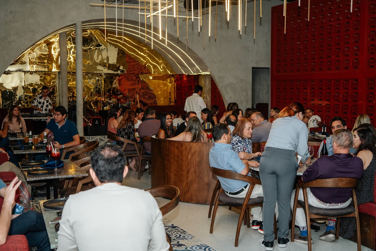 Carrera 53 Dining Row - Image 1