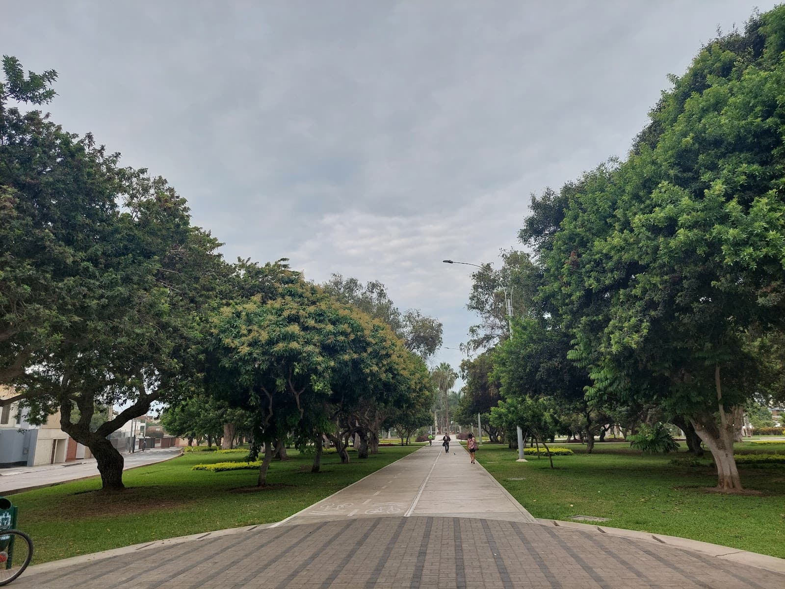 Parque de la Pera del Amor Lima - Image 1