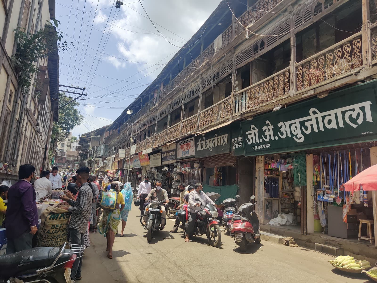 Saraf Bazaar Old City Market - Image 1