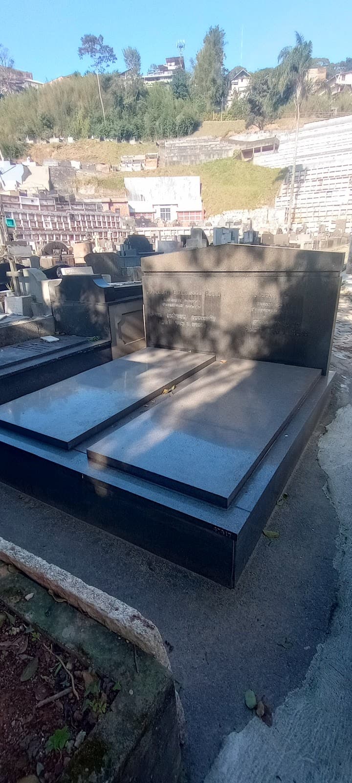 Petrópolis Municipal Cemetery Stefan Zweig Tomb - Image 1