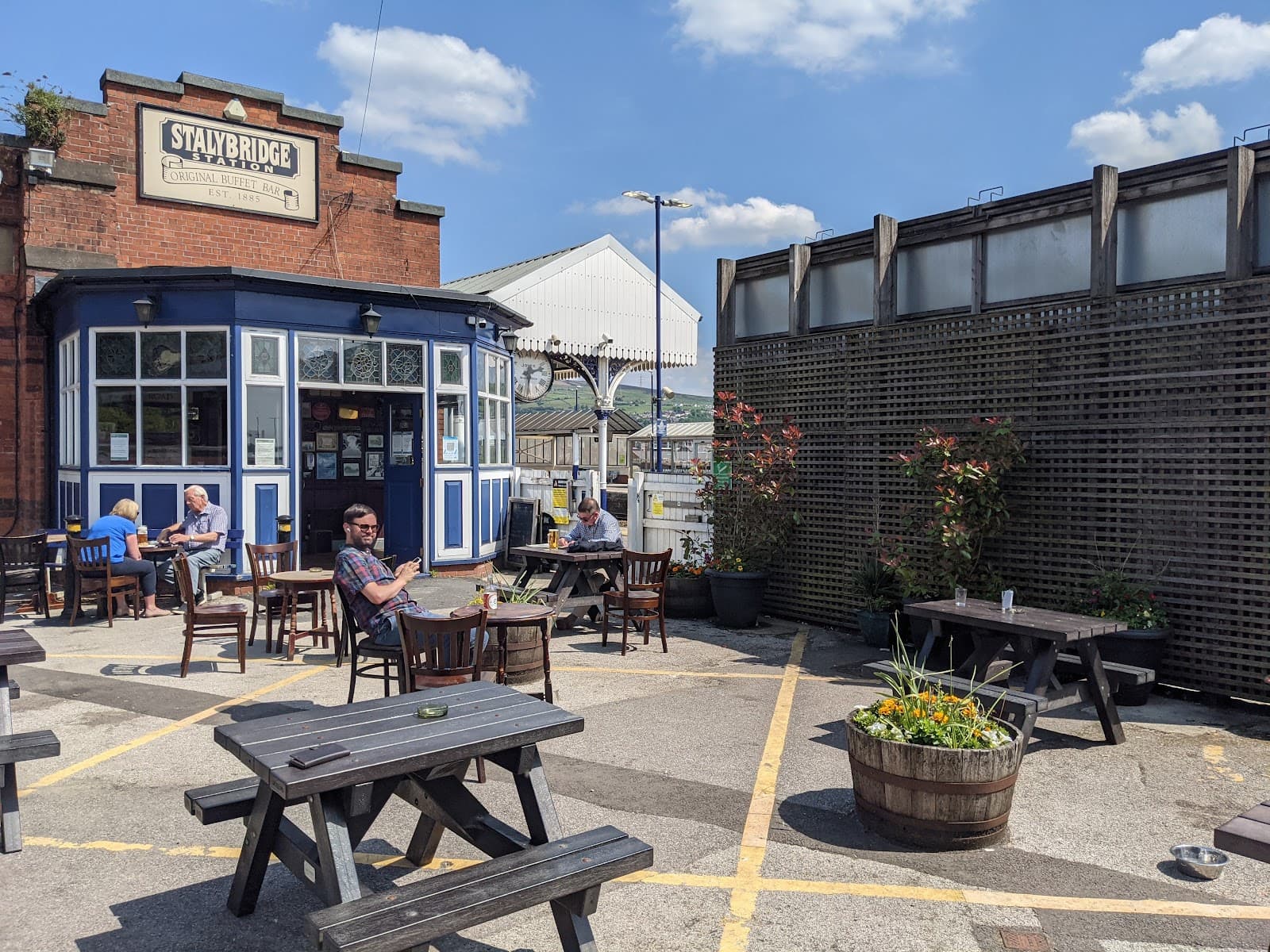 Stalybridge Station Buffet Bar - Image 1