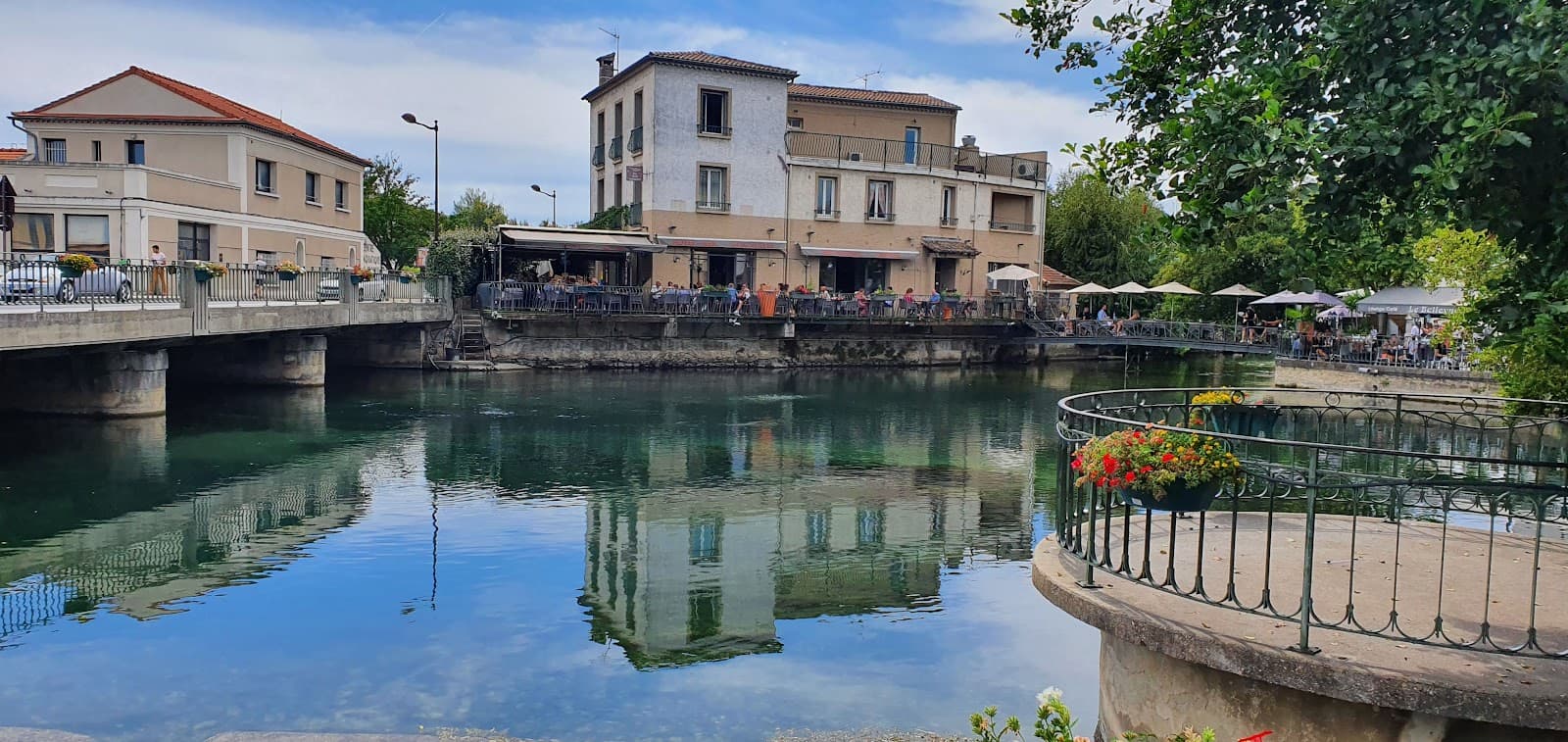 Saumane-de-Vaucluse Village - Image 1