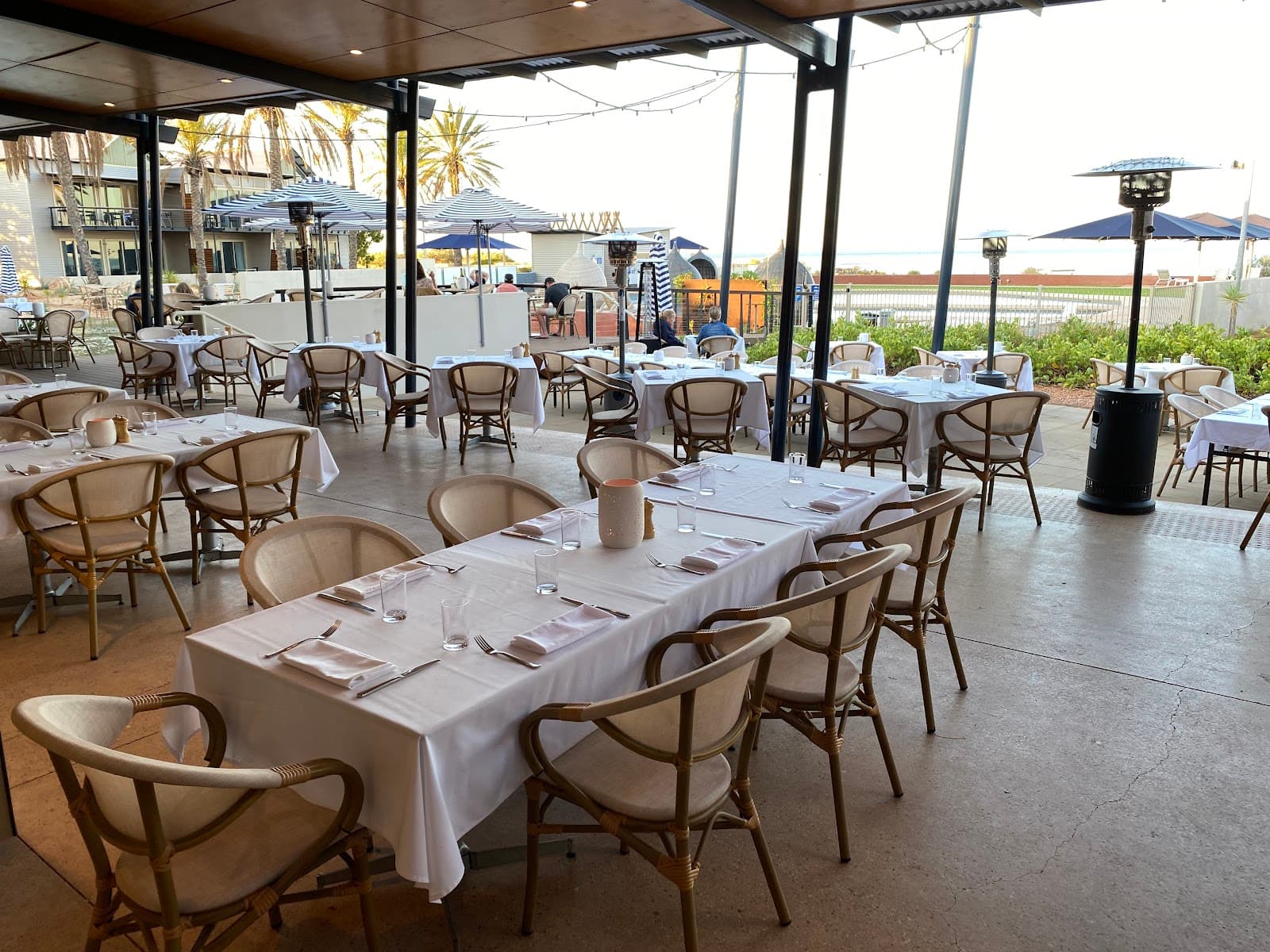 Mantarays Restaurant Exmouth - Image 1