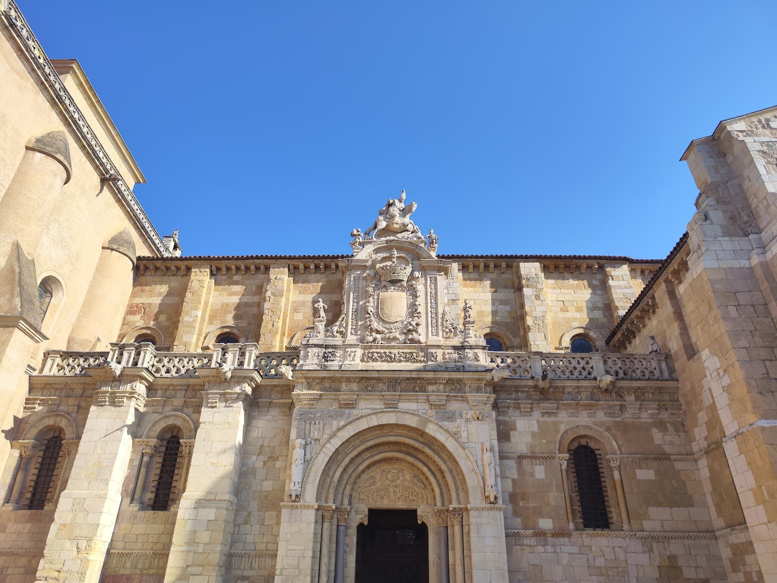 Basílica de San Isidoro y Panteón Real León - Image 1