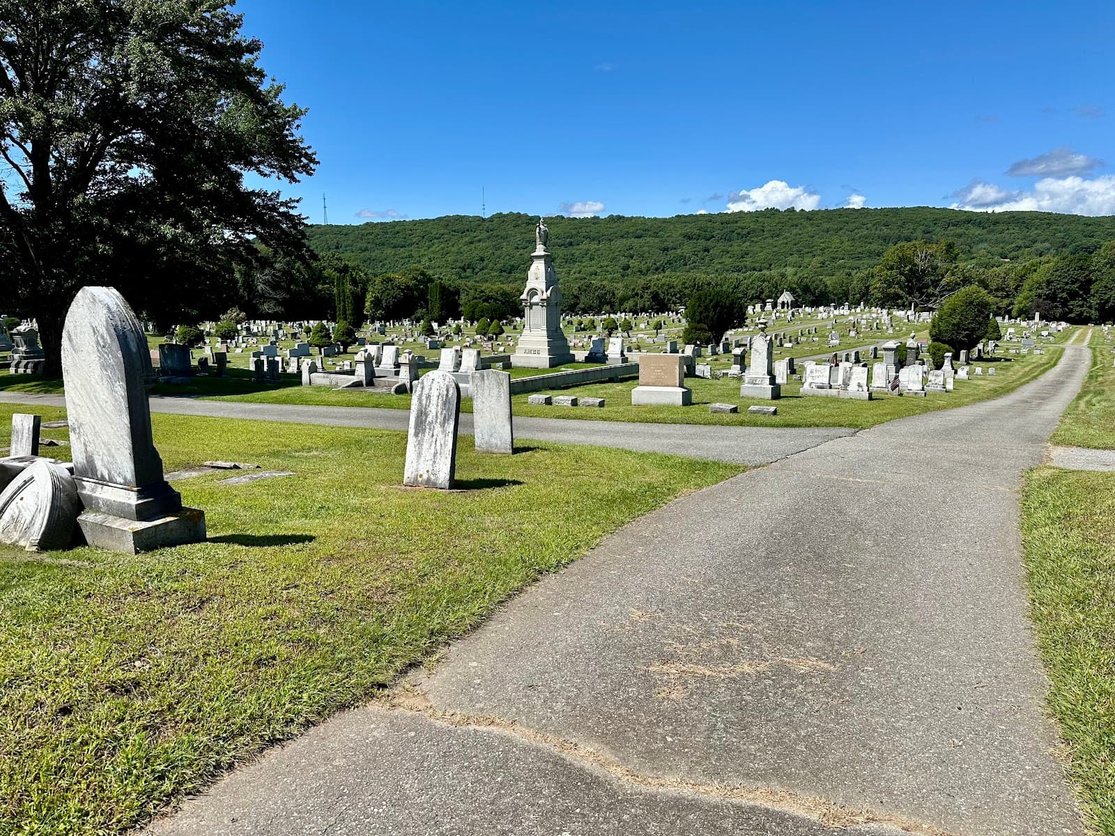 Achorn Cemetery - Image 1