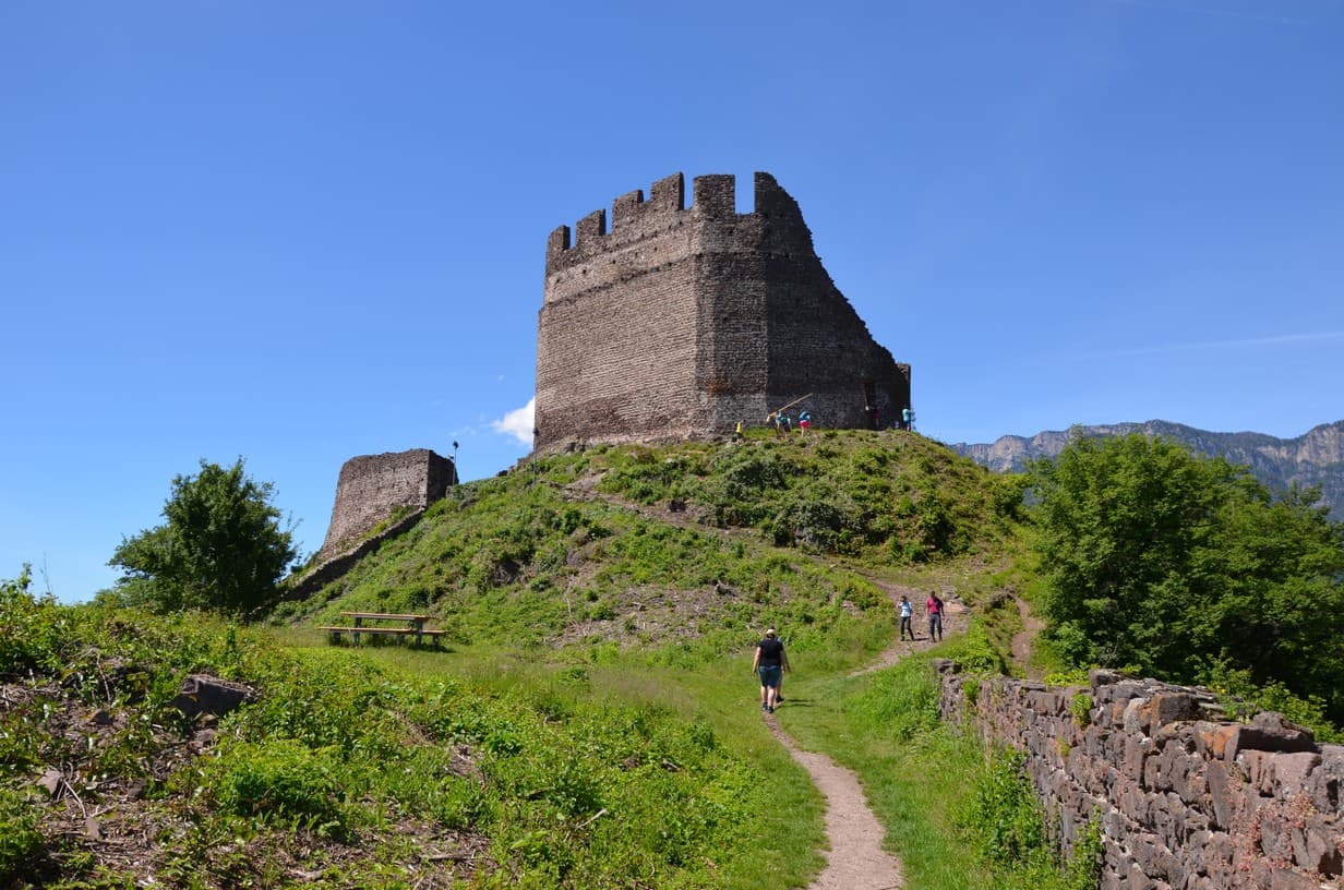 Castelchiaro (Leuchtenburg) Ruins - Image 1